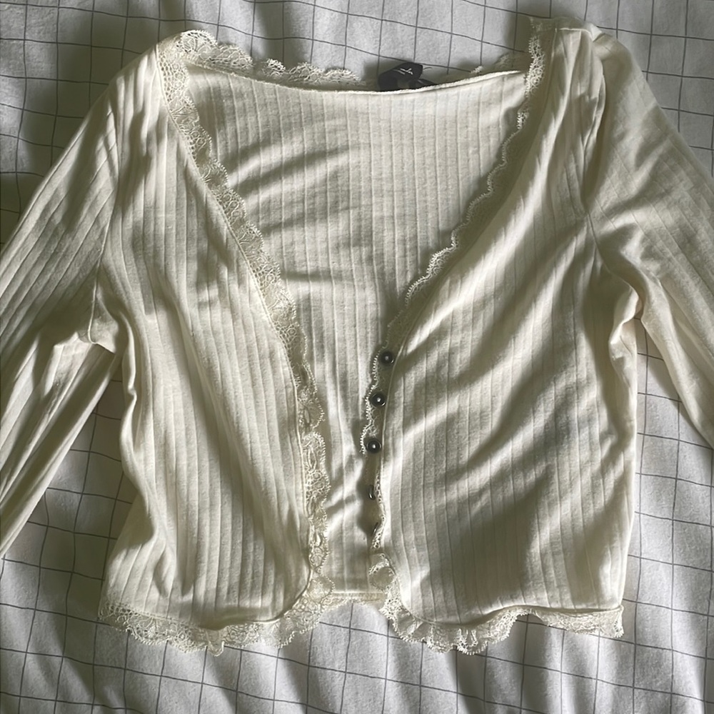 super cute urban outfitters top, worn once, no stains